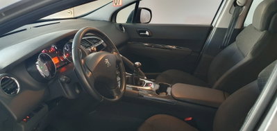 Peugeot 3008 1.6 HDi 115CV Active (2)
