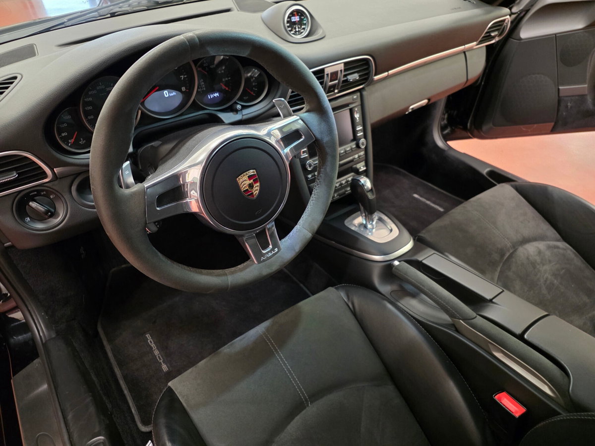 Porsche 911 Coupé Carrera 4 GTS (11)