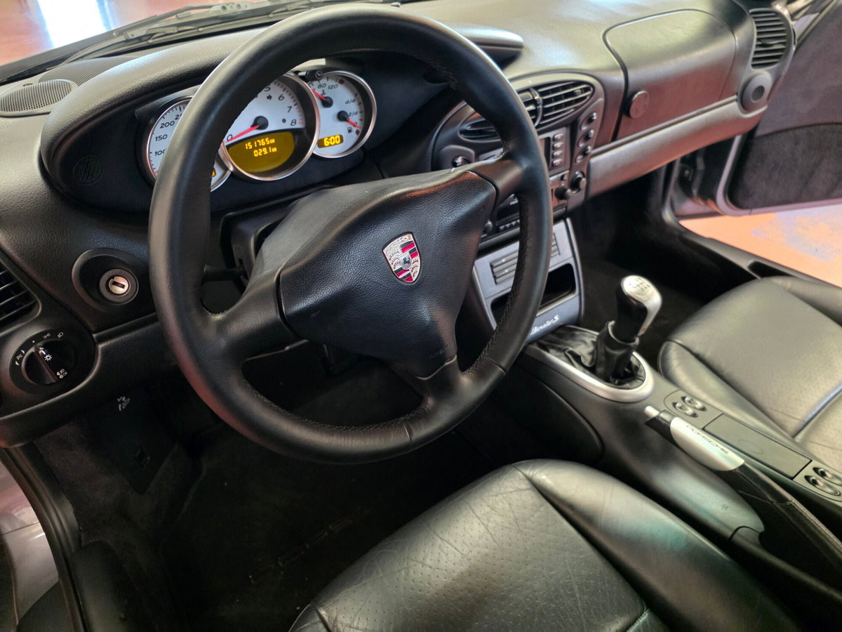 Porsche Boxster 3.2i 24V cat S (9)