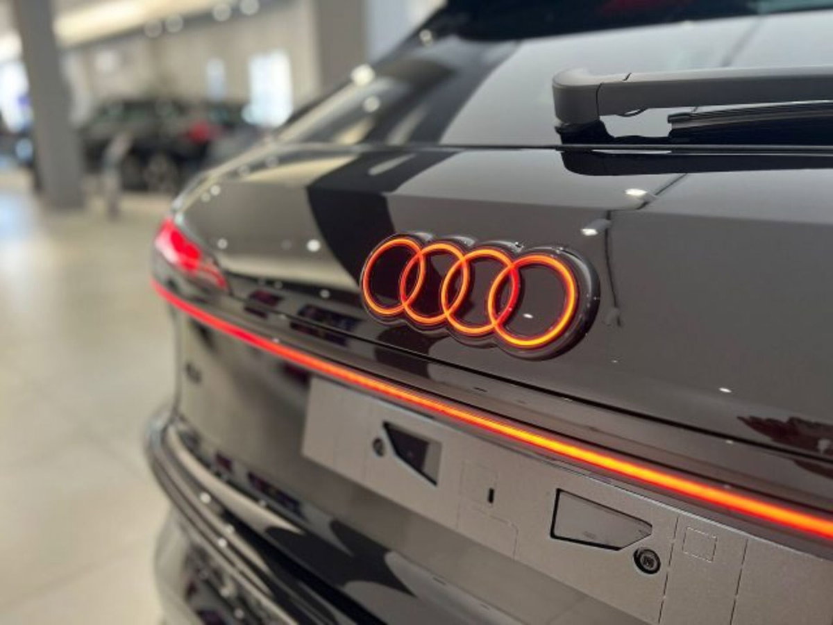 Audi Q3 Sportback 35 TDI quattro S tronic S line edition (9)