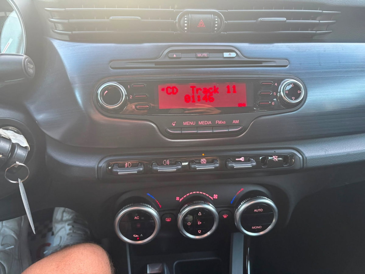 Alfa Romeo Giulietta 2.0 JTDm-2 Distinctive 140cv (12)