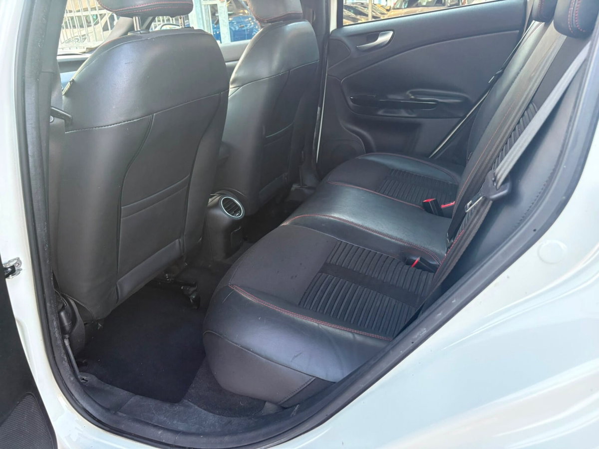 Alfa Romeo Giulietta 2.0 JTDm-2 Distinctive 140cv (14)