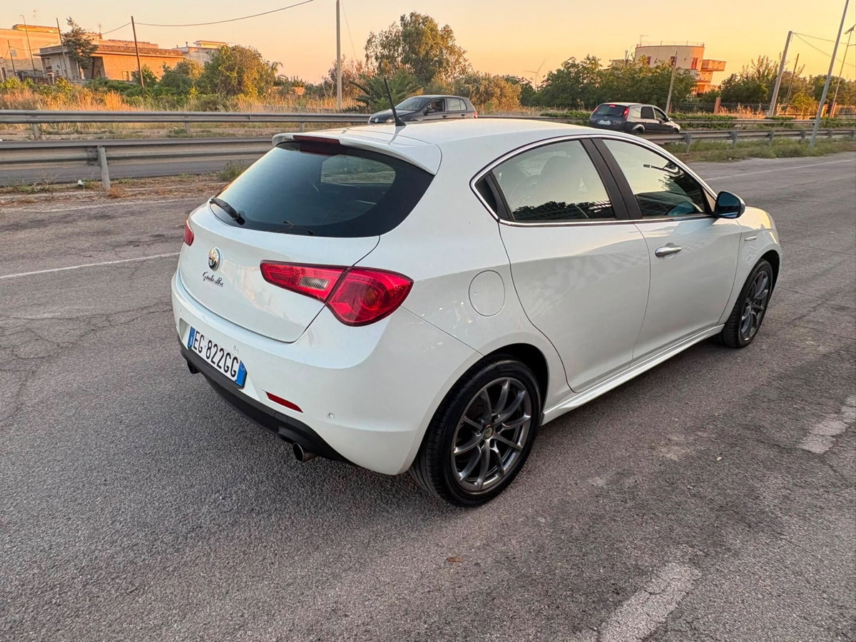Alfa Romeo Giulietta 2.0 JTDm-2 Distinctive 140cv (5)