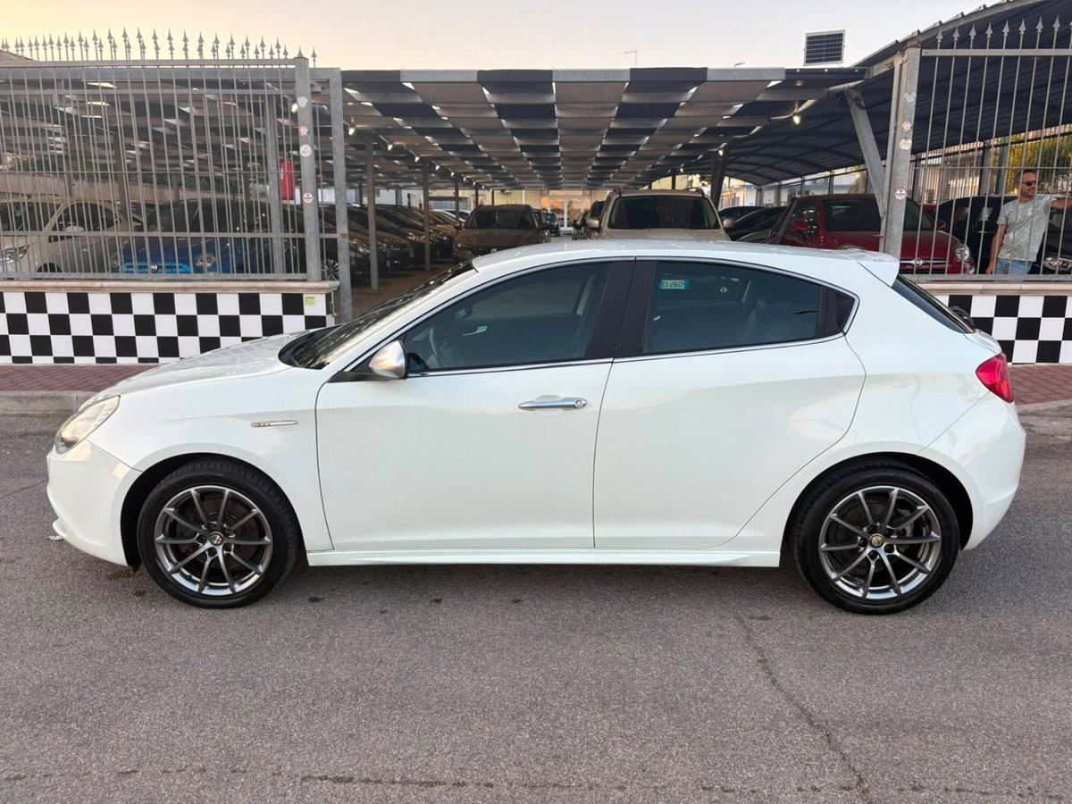 Alfa Romeo Giulietta 2.0 JTDm-2 Distinctive 140cv (8)
