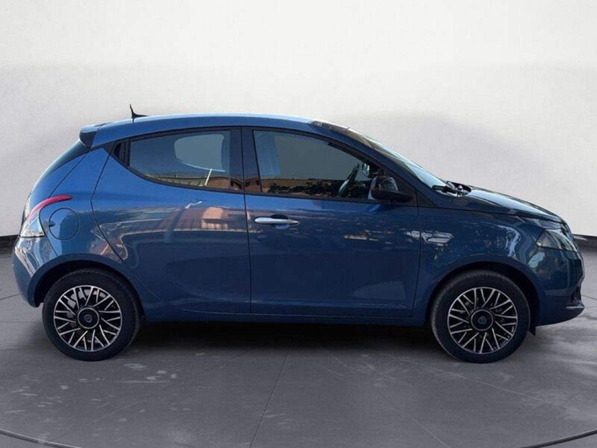 Lancia Ypsilon 1.0 FireFly 5 porte S&S Hybrid Ecochic A. Ferretti (5)