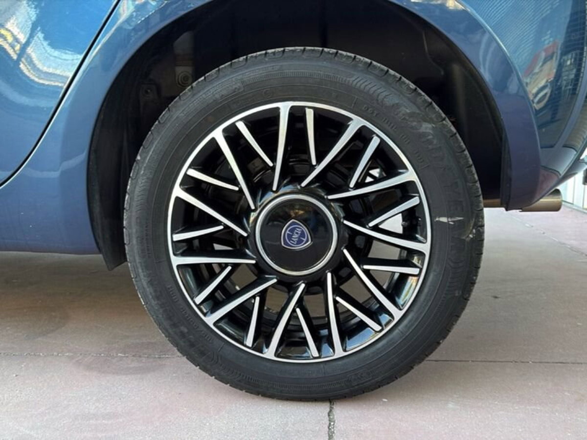 Lancia Ypsilon 1.0 FireFly 5 porte S&S Hybrid Ecochic A. Ferretti (12)