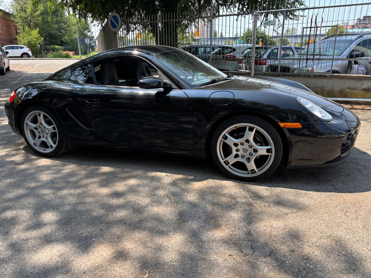 Porsche Cayman 2.7 (4)