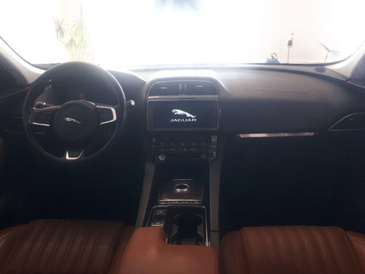Jaguar F-Pace 2.0 D 180 CV AWD aut. Portfolio (7)