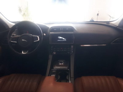 Jaguar F-Pace 2.0 D 180 CV AWD aut. Portfolio (7)
