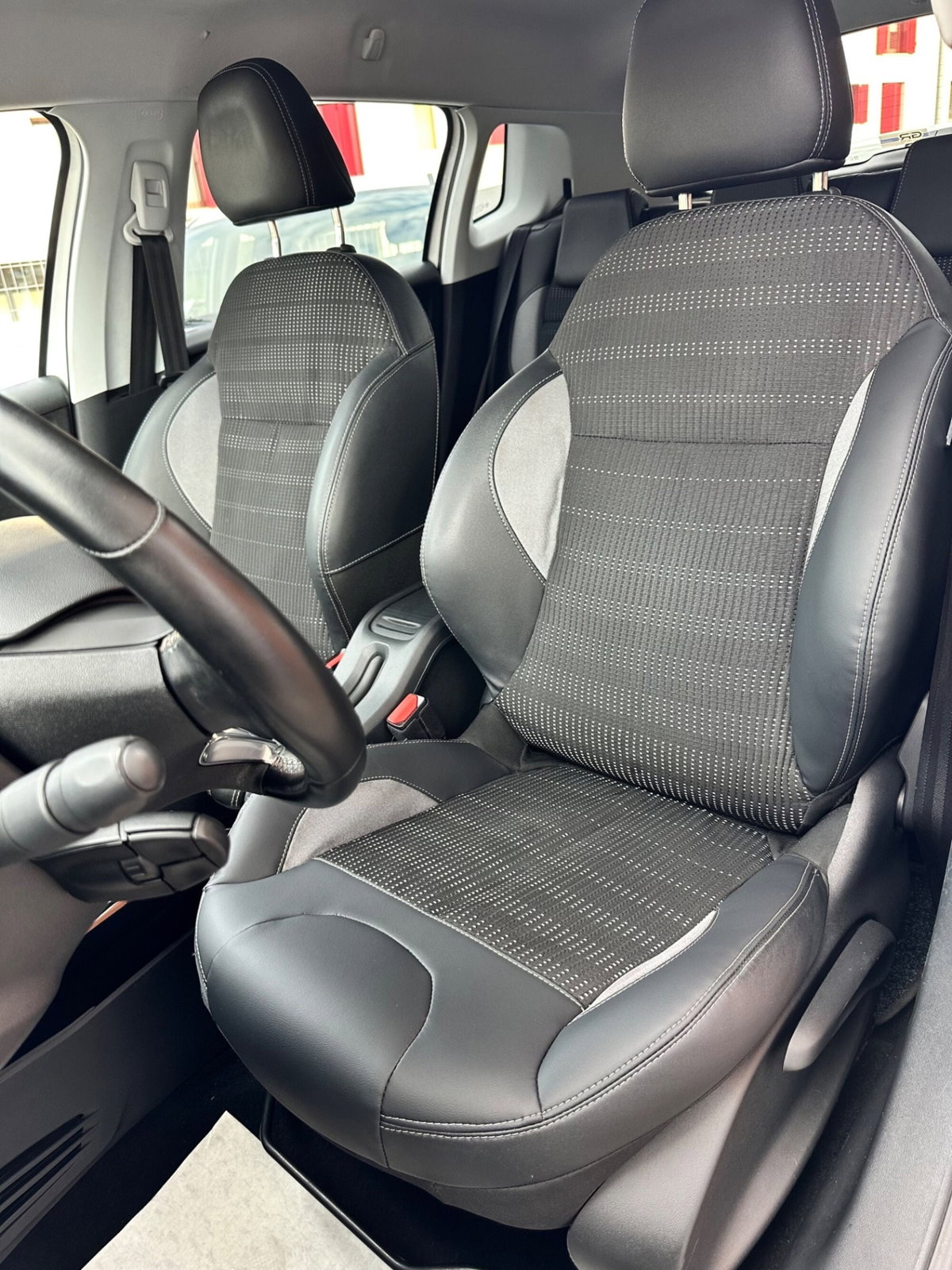 Peugeot 2008 100 Allure (8)