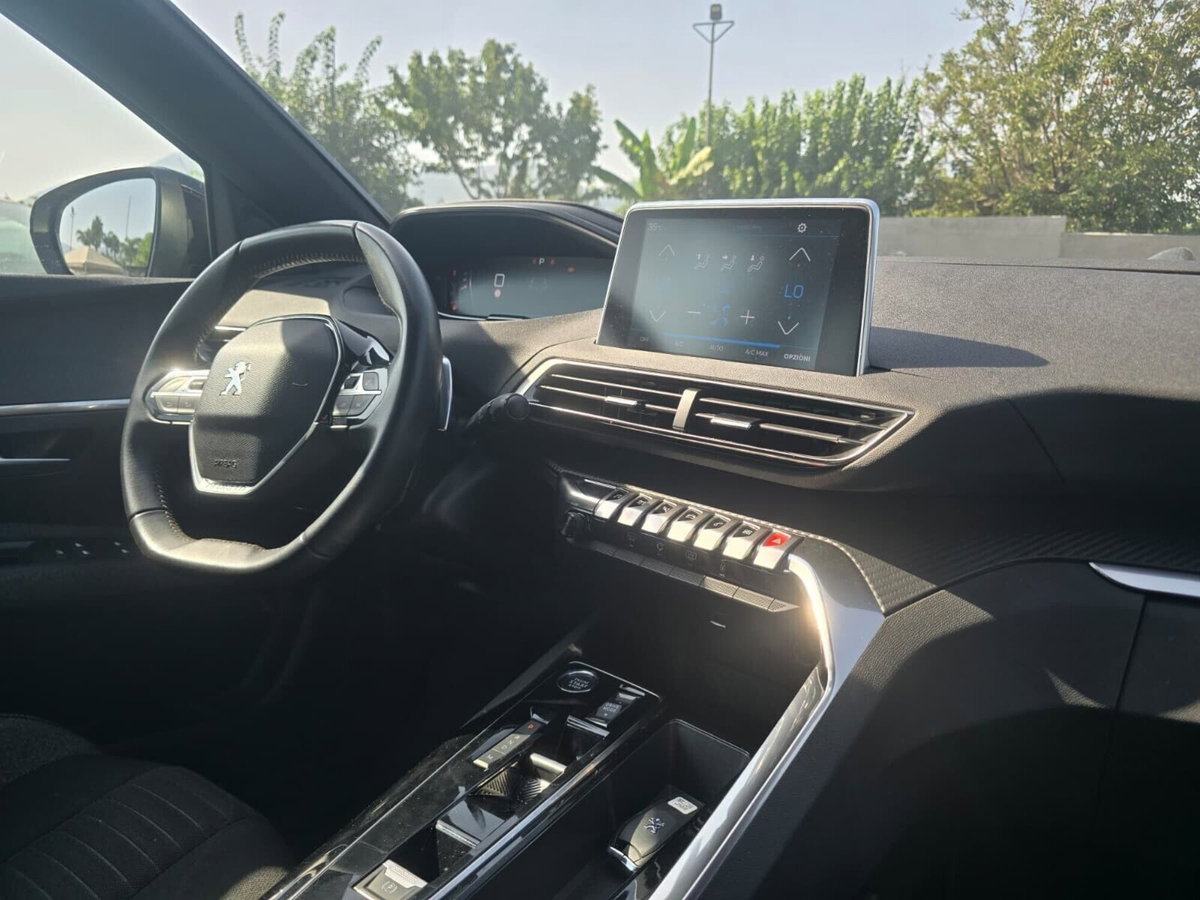 Peugeot 3008 BlueHDi 130 S&S EAT8 Allure Pack (9)