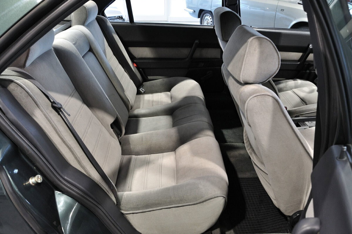 Alfa Romeo 164 2.0i Twin Spark (12)