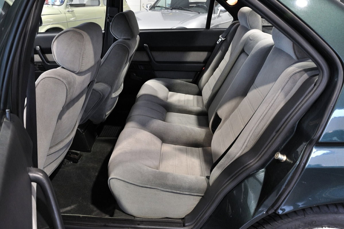 Alfa Romeo 164 2.0i Twin Spark (9)