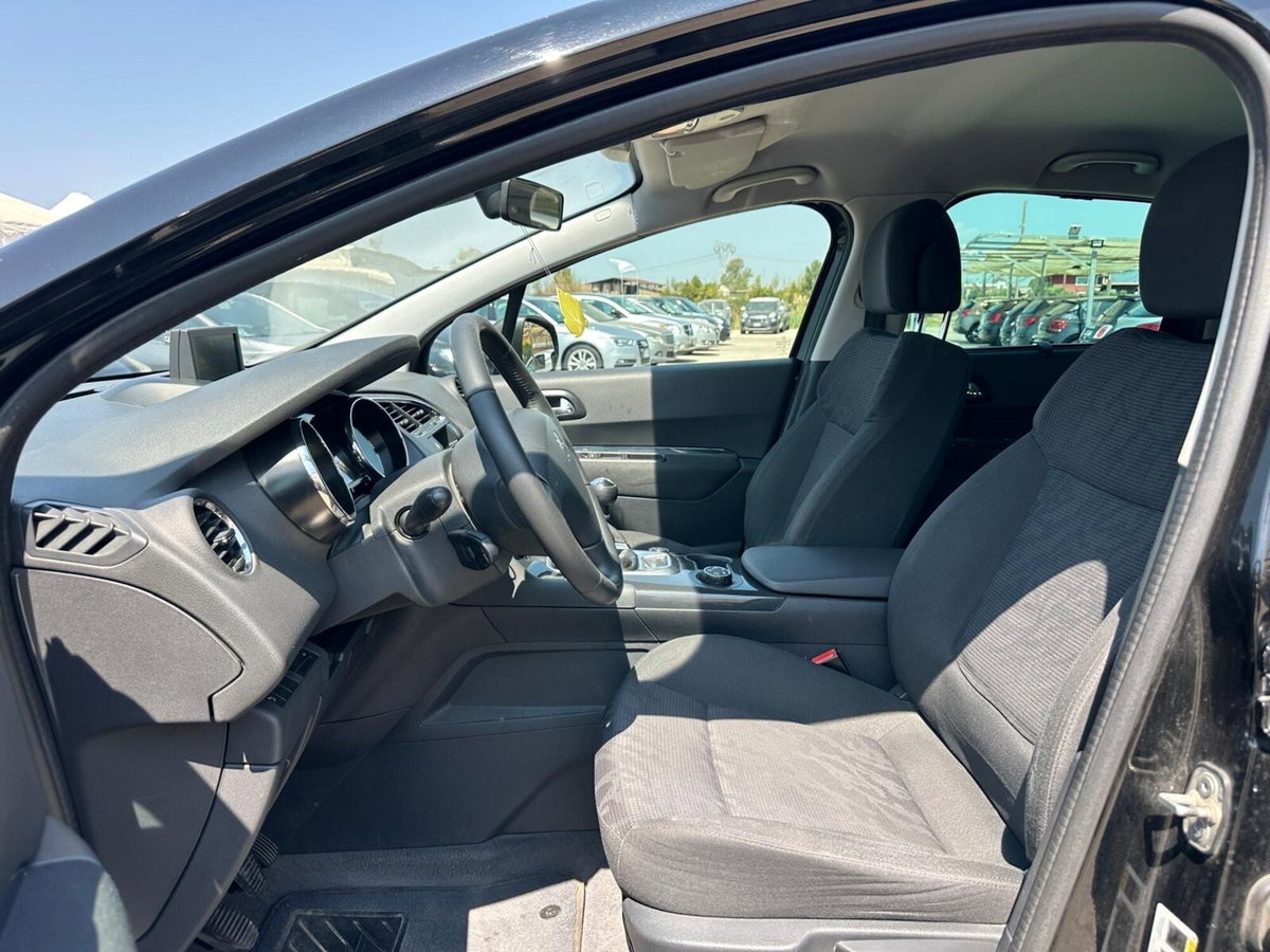 Peugeot 3008 1.6 HDi 115CV Allure (15)