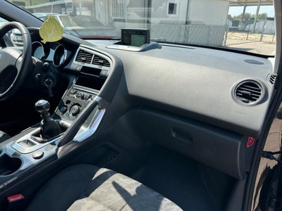Peugeot 3008 1.6 HDi 115CV Allure (17)