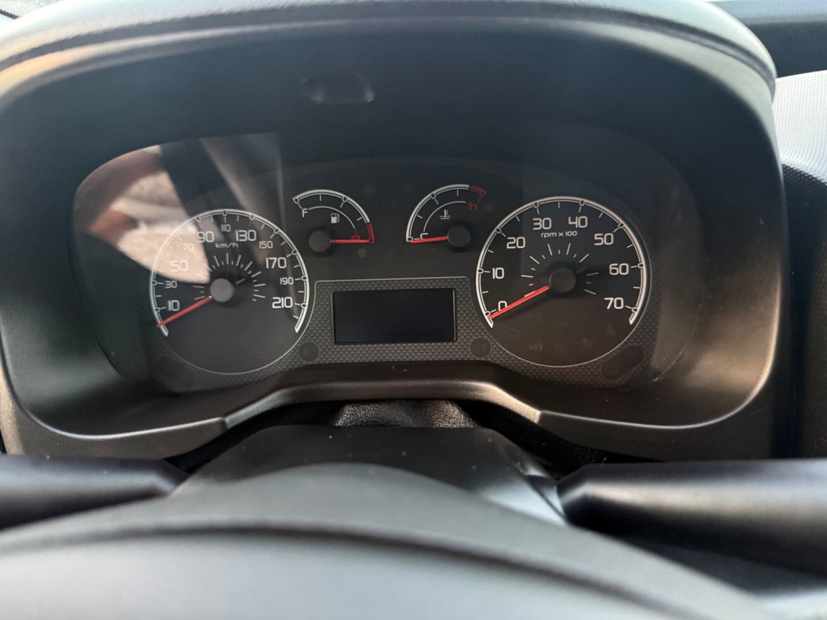 Fiat Qubo 1.3 MJT 75 CV Trekking (16)