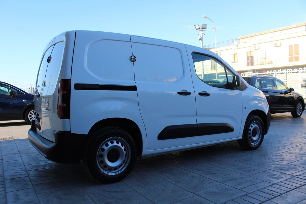 Peugeot Partner Furgone BlueHDi 130 EAT8 S&S PC 1000Kg Furgone Premium (2)