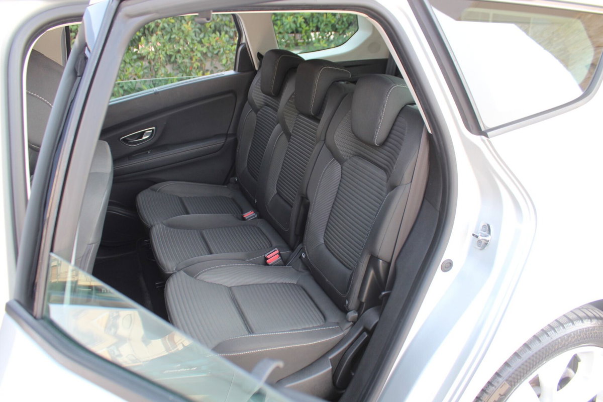 Renault Grand Scénic 1.7 blue dci Business 120cv (9)