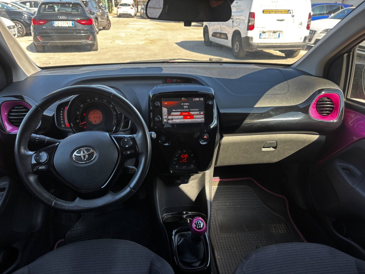 Toyota Aygo 1.0 VVT-i 72 CV 5 porte x-cite (8)