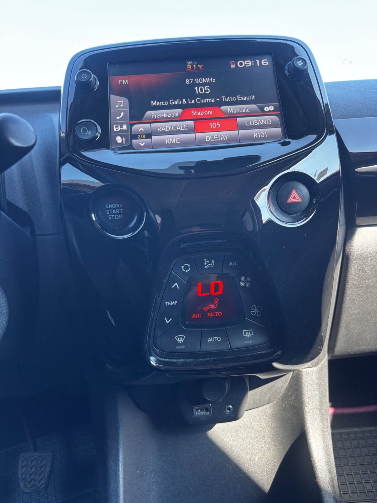 Toyota Aygo 1.0 VVT-i 72 CV 5 porte x-cite (9)