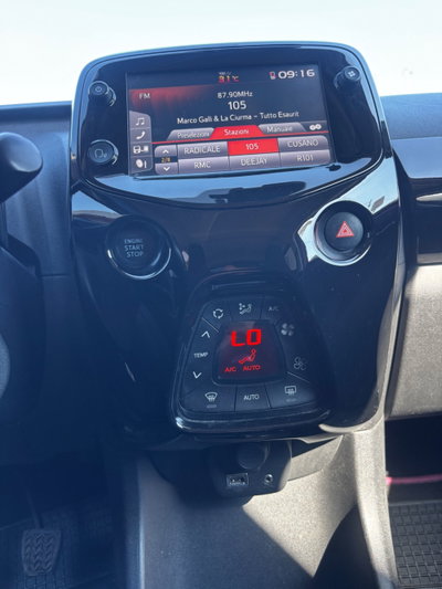 Toyota Aygo 1.0 VVT-i 72 CV 5 porte x-cite (9)