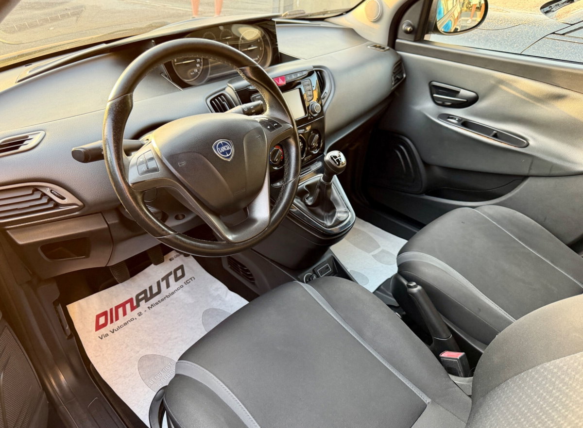 Lancia Ypsilon 1.3 MJT 16V 95 CV 5 porte S&S Gold (2)