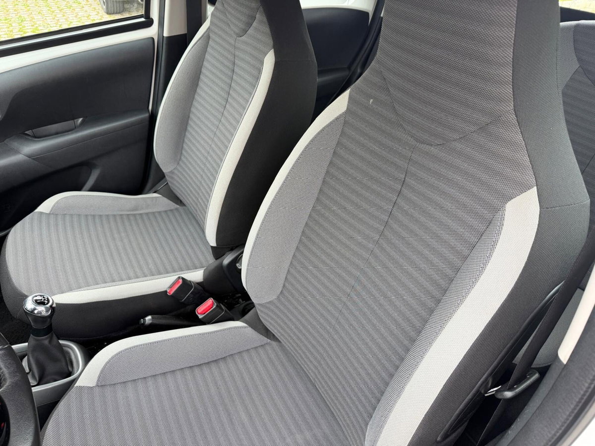 Toyota Aygo Connect 1.0 VVT-i 72 CV 5 porte x-cool (13)