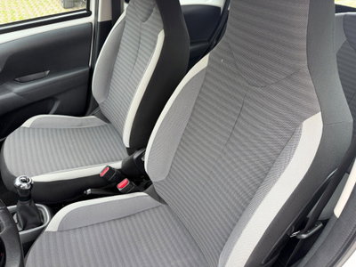 Toyota Aygo Connect 1.0 VVT-i 72 CV 5 porte x-cool (13)
