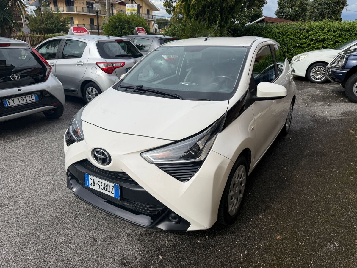 Toyota Aygo Connect 1.0 VVT-i 72 CV 5 porte x-cool (3)