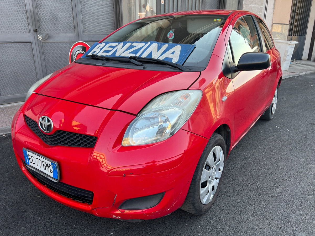 Toyota Yaris 1.0 3 porte (3)
