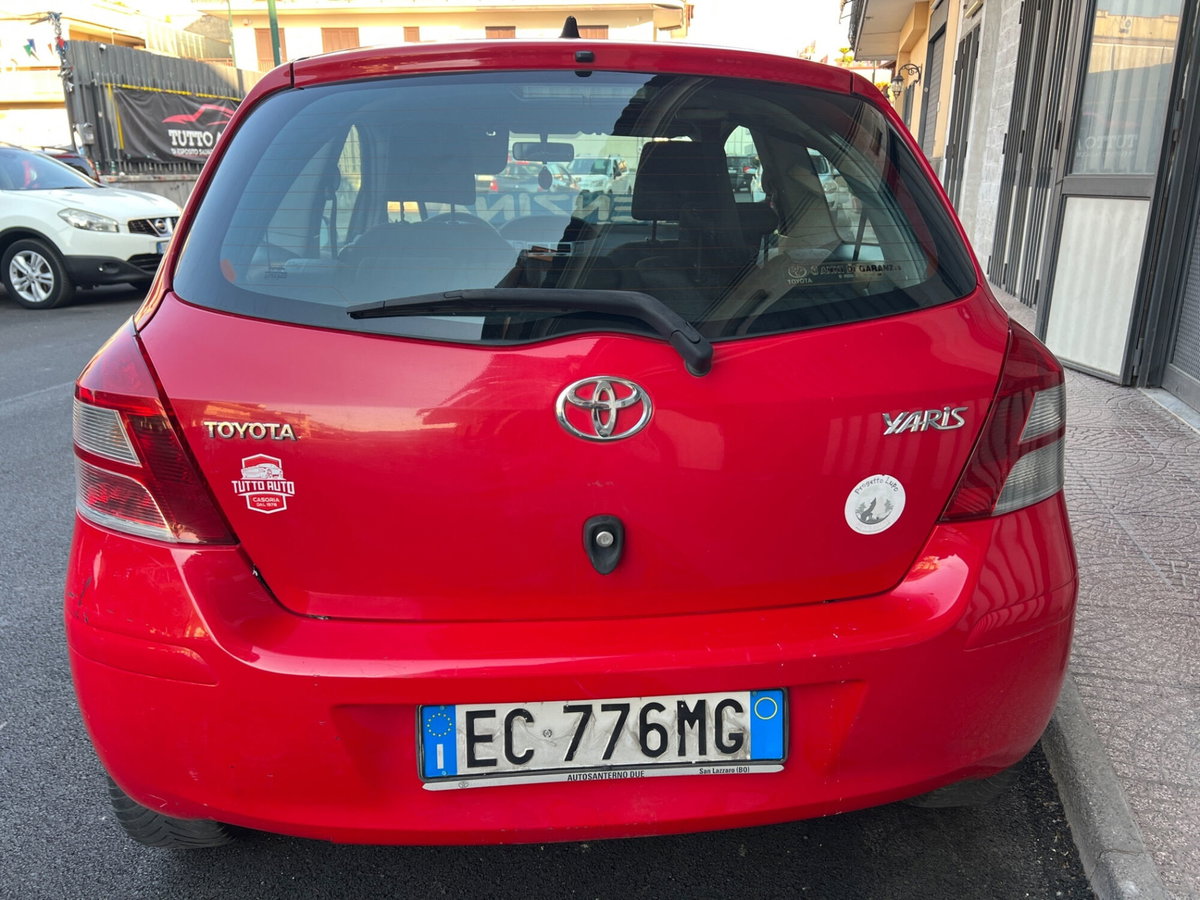 Toyota Yaris 1.0 3 porte (6)