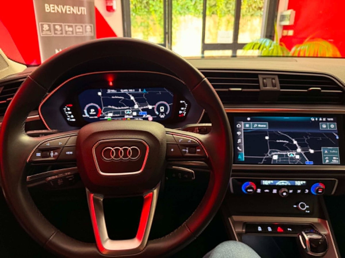 Audi Q3 35 TDI quattro S tronic Business Advanced (10)
