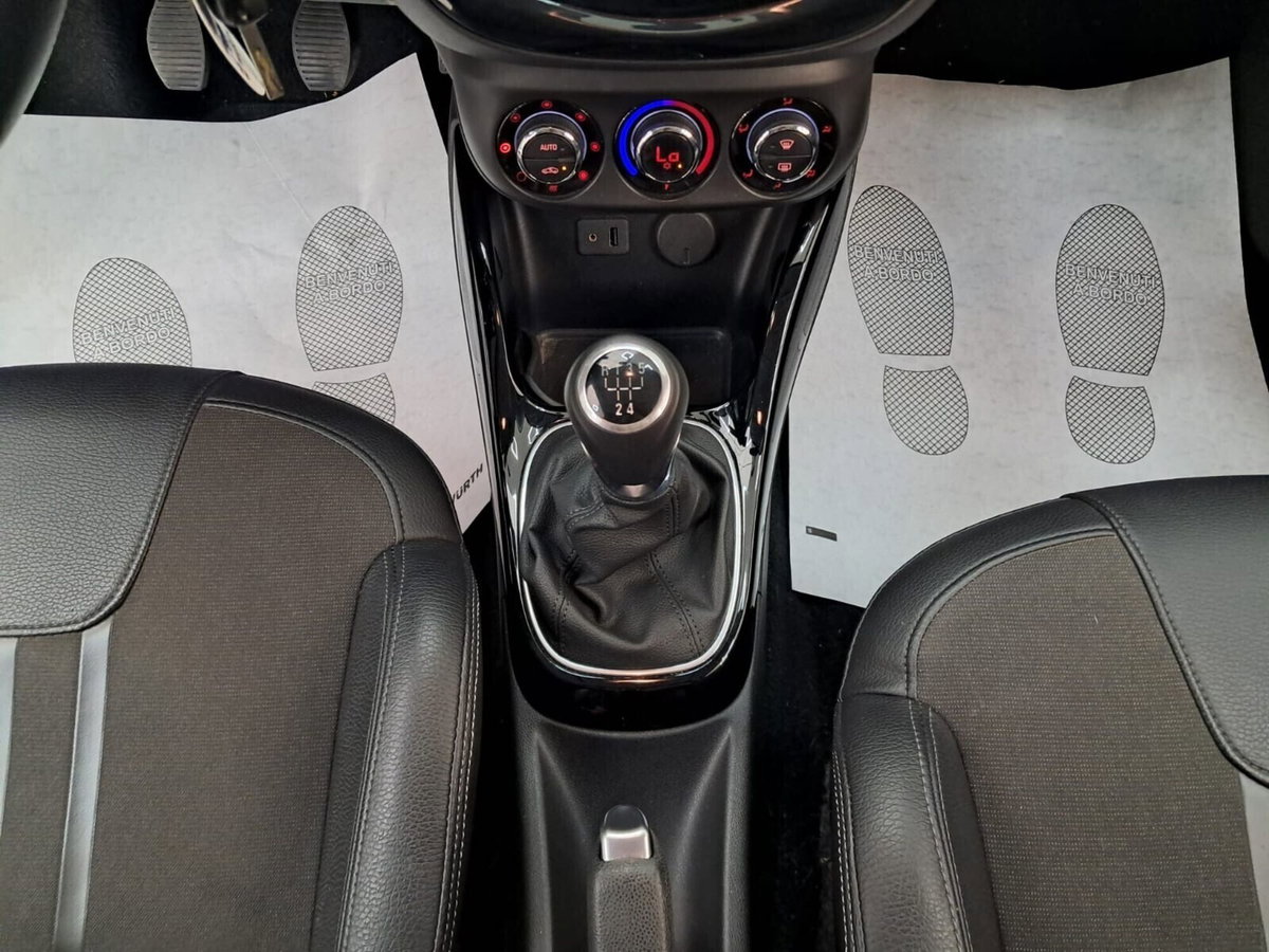 Opel Adam 1.2 70 CV VR/46 Limited Edition (15)