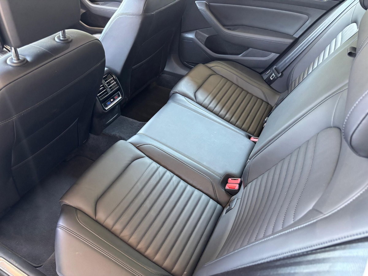 Volkswagen Passat Variant 2.0 TDI DSG Executive BlueMotion Tech. (20)