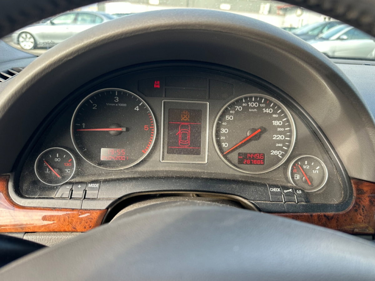Audi A4 2.5 V6 TDI (11)