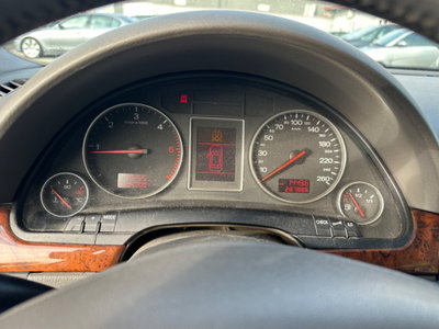 Audi A4 2.5 V6 TDI (11)