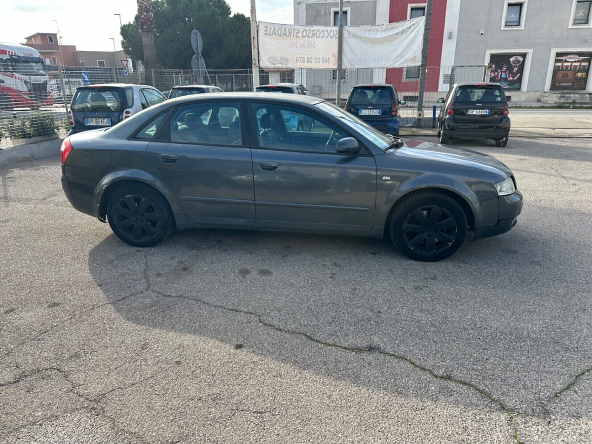 Audi A4 2.5 V6 TDI (3)