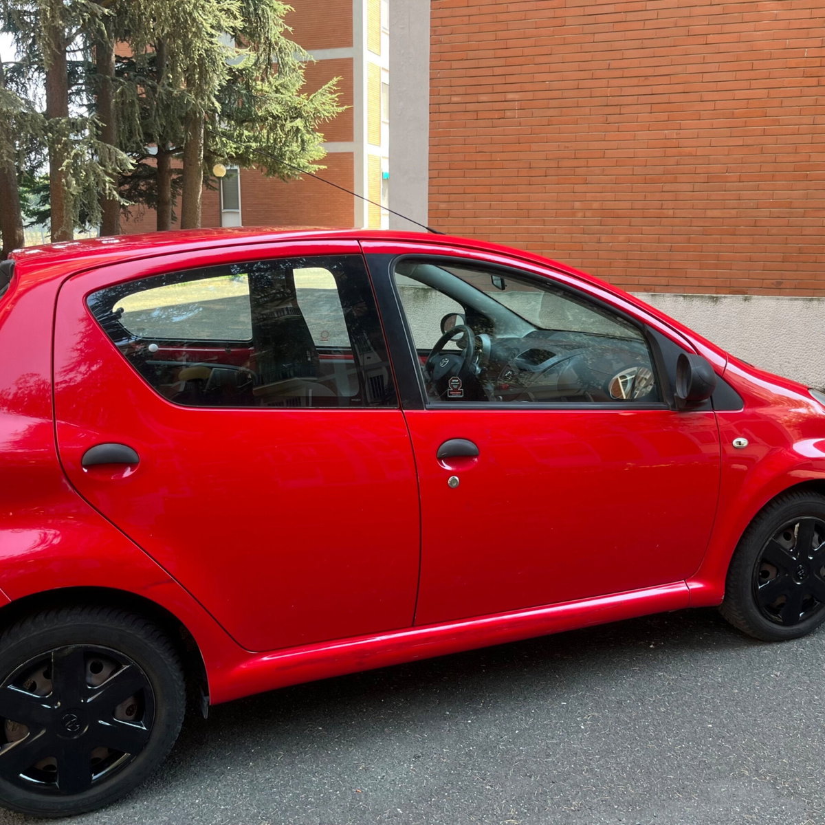 Toyota Aygo 1.0 12V VVT-i 5 porte (4)