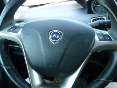 Lancia Ypsilon 1.2 69 CV 5 porte Gold (12)
