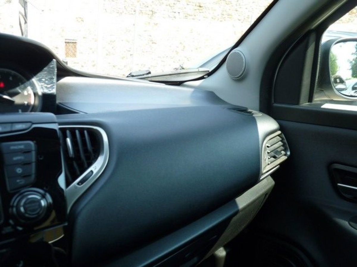 Lancia Ypsilon 1.2 69 CV 5 porte Gold (14)
