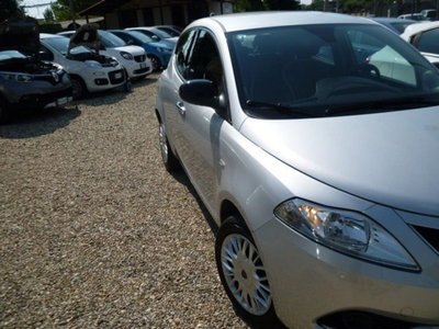 Lancia Ypsilon 1.2 69 CV 5 porte Gold (2)