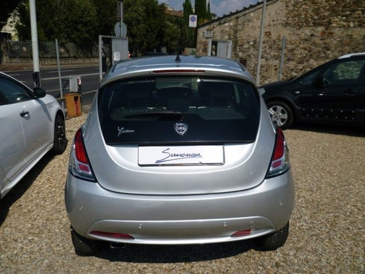 Lancia Ypsilon 1.2 69 CV 5 porte Gold (4)