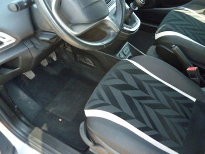 Lancia Ypsilon 1.2 69 CV 5 porte Gold (8)