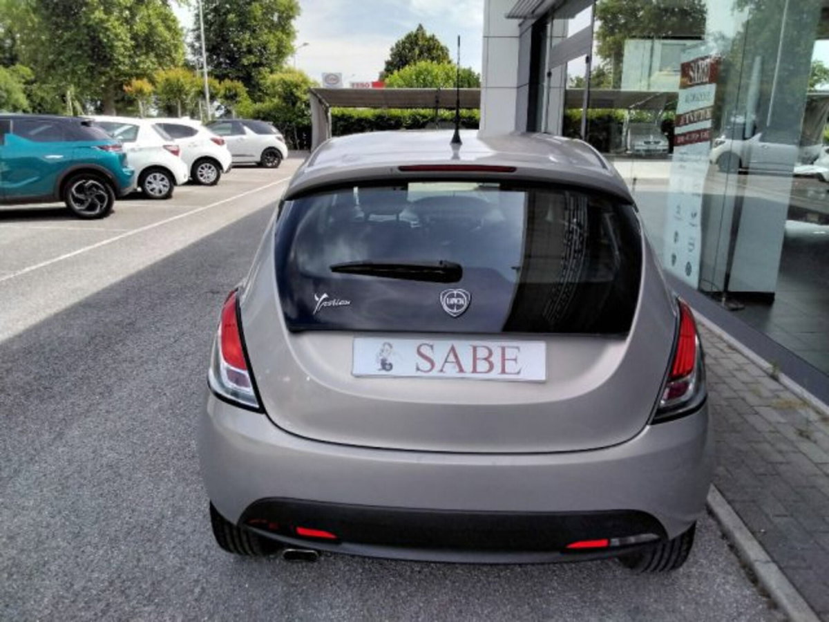 Lancia Ypsilon 1.2 69 CV 5 porte Platinum (10)