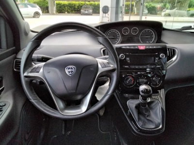Lancia Ypsilon 1.2 69 CV 5 porte Platinum (14)