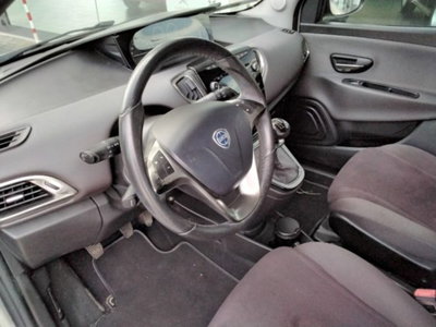 Lancia Ypsilon 1.2 69 CV 5 porte Platinum (16)