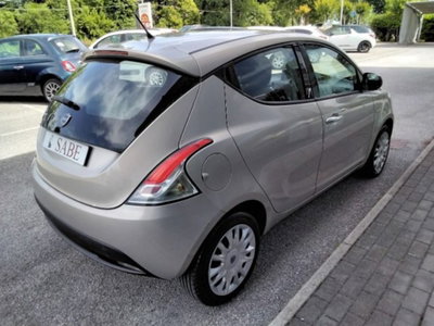 Lancia Ypsilon 1.2 69 CV 5 porte Platinum (8)