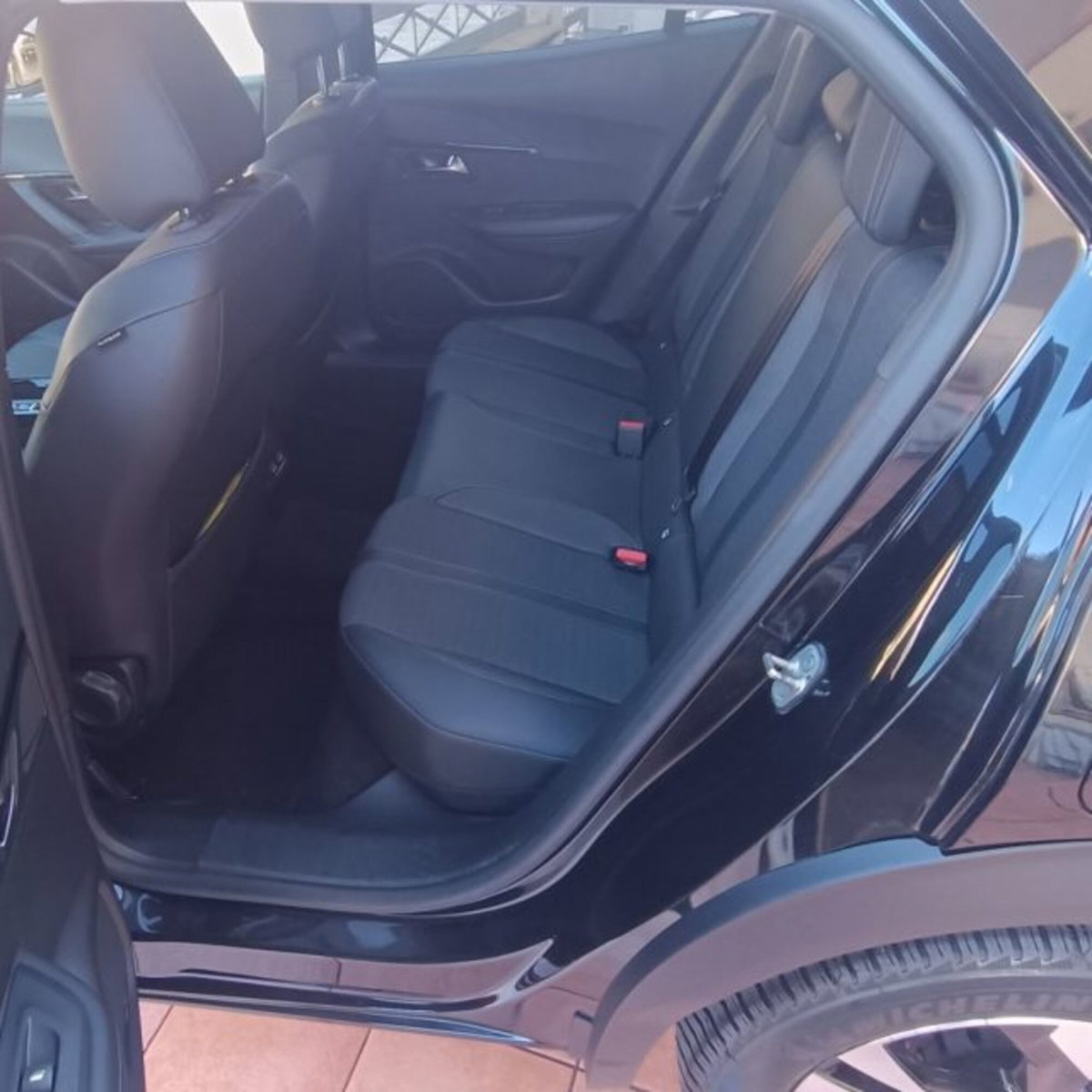 Peugeot 2008 BlueHDi 110 S&S Allure Pack (11)