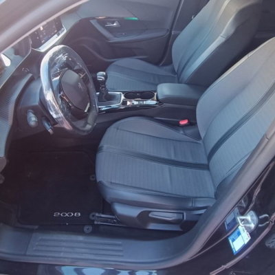 Peugeot 2008 BlueHDi 110 S&S Allure Pack (9)