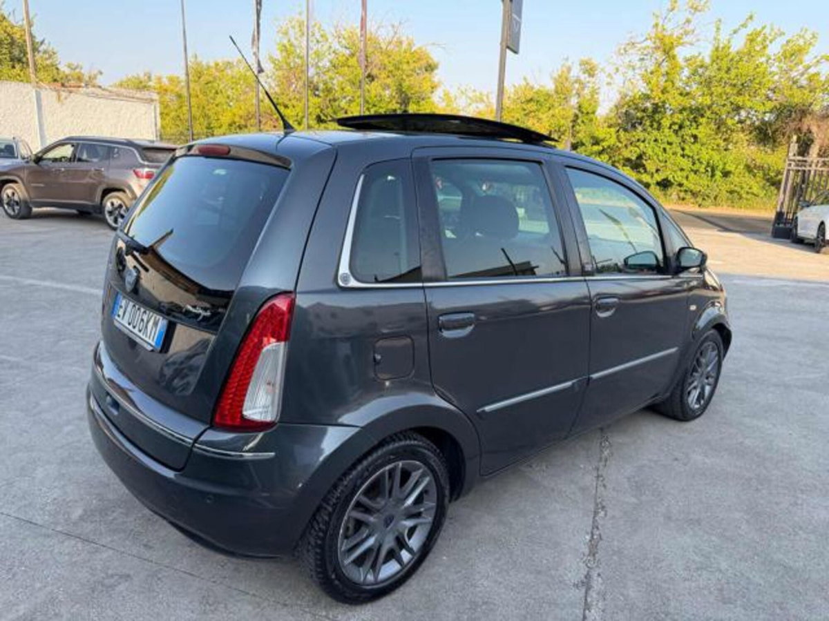 Lancia Musa 1.6 Multijet Poltrona Frau (4)